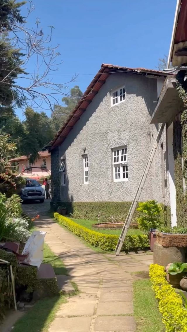 Posted • @_meghaliii_  #WelcomeToSkyIsland  Call/Whatsapp for booking: +91 92442 43940  To know more: www.villaretreat.com  #Villaretreat #VillaretreatKodaikanal #Resort #Hills
