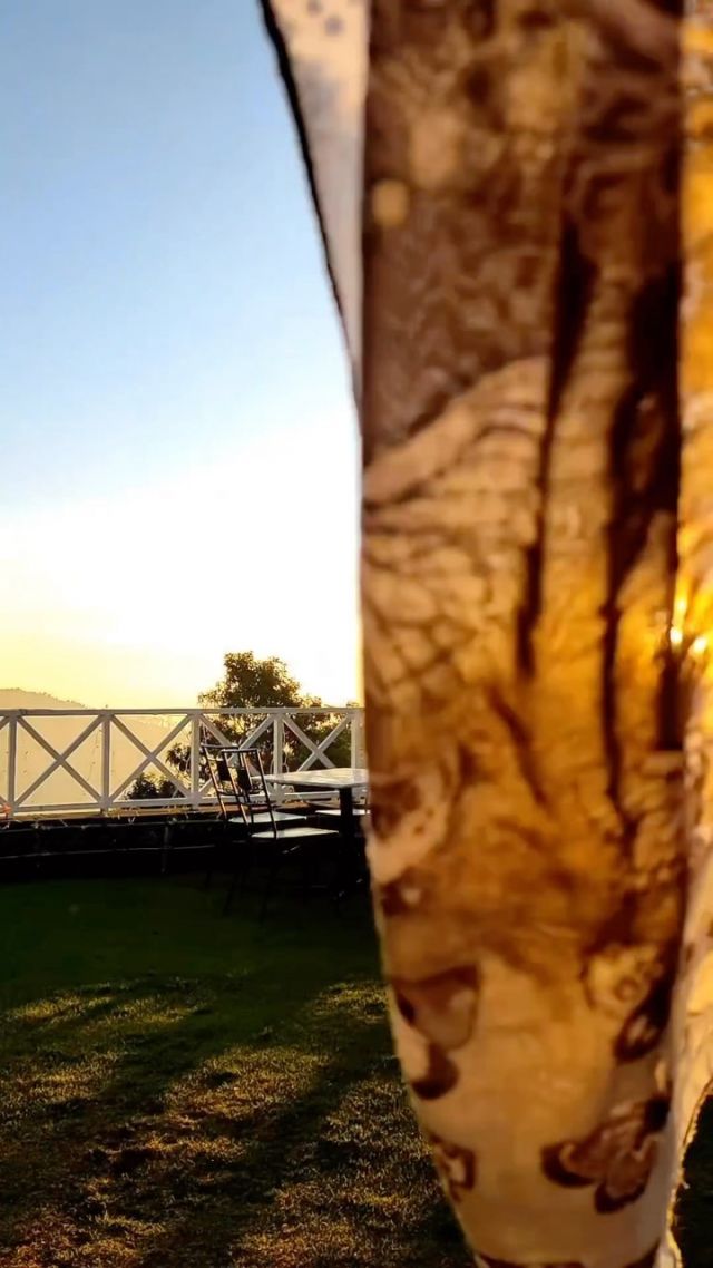 Posted • @coloursofmylife2021  #WelcomeToSkyIsland ✨  Call/Whatsapp for booking: +91 92442 43940  To know more: www.villaretreat.com  #Sunrise #Morning #Bliss #Villaretreat #Kodaikanal